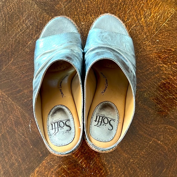 Sofft scrunch silver slide 3” stack heel.  Very comfortable - Picture 3 of 7